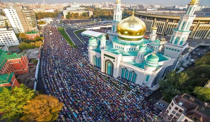 Rusya'da 20 Milyon Müslüman Bayramı Kutluyor: Camiler Dolup Taştı