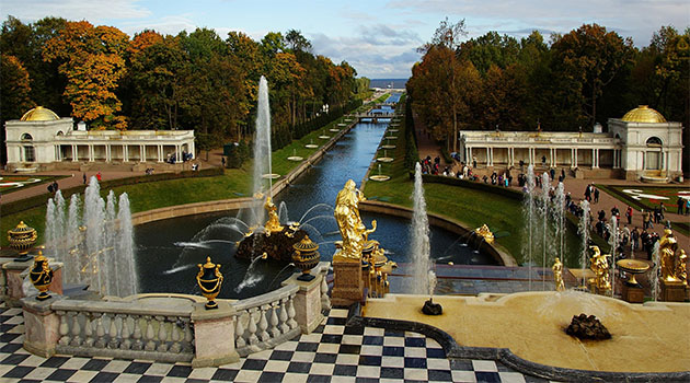 St. Petersburg'daki Petergof, dünyanın en popüler 10 müzesinden biri oldu