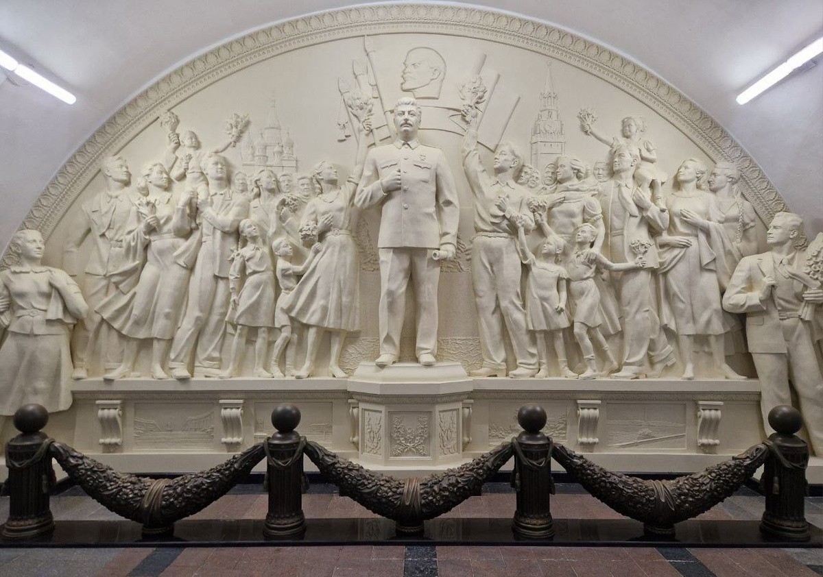 Stalin Figürlü Tarihi Kabartma Moskova Metrosunda Yeniden Sergilenmeye Başladı