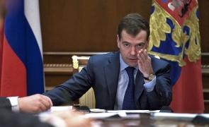 Medvedev: "Yasal alt yapının  yeterli olmaması yatırımcıların Rusya'ya güvenmemesine neden oluyor"