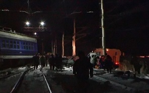 Rusya'da tren otomobili biçti, 3 ölü 24 yaralı