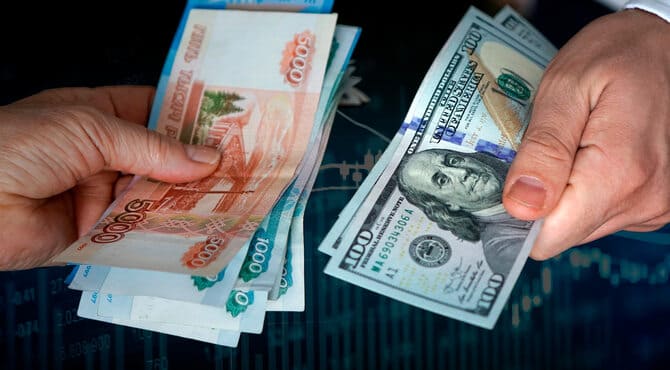 Dolar Kuru Bir Yıl Sonra İlk Kez 96 Rublenin Üzerine Çıktı