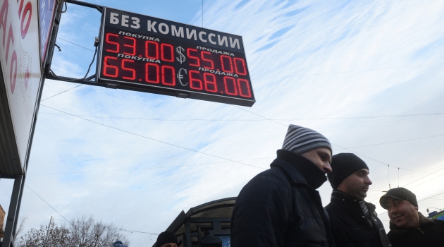 Petrol 68 doları gördü, Rus rublesi düşmeye devam ediyor