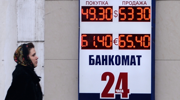 Rusya Ekonomi Bakanlığı: 2015’de dolar 49 ruble seviyesinde olur