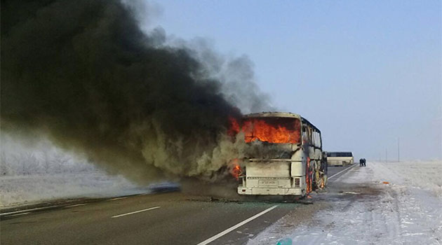 Kazakistan'da facia: Yanan otobüs içinde 52 kişi hayatını kaybetti