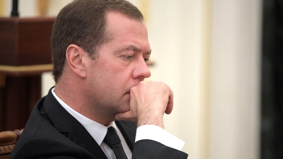 Medvedev: Rus ekonomisini 'zor günler' bekliyor