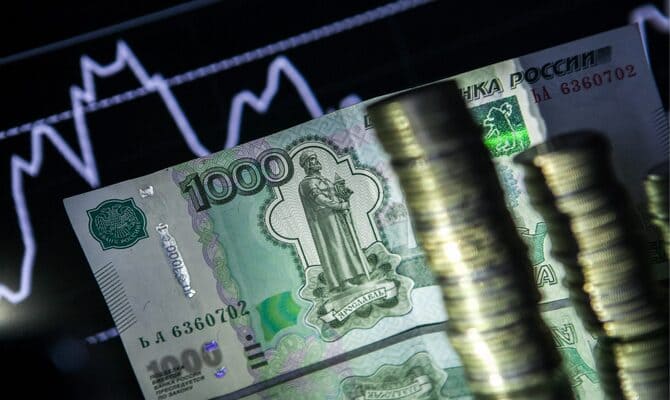 Merkez Bankası'nın faiz artırımı Ruble-döviz kurunu nasıl etkileyecek?