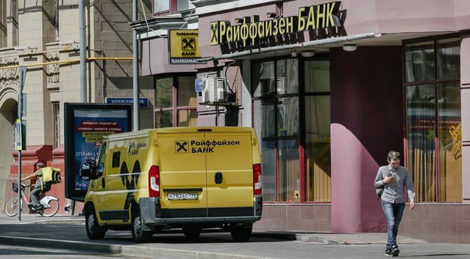 Raiffeisenbank, Döviz Transferlerini Durdurdu; Sonuçları Ne olacak?