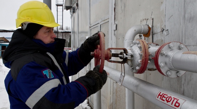 ABD, Rusya'yı cezalandırmak için petrol fiyatlarını düşürüyor