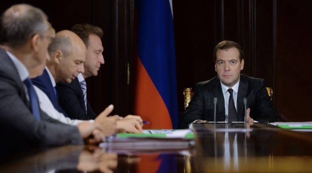 Medvedev: Yaptırım yükü vergilere yansıyabilir