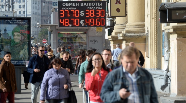 Rusya’da dolar 38 rubleye dayandı