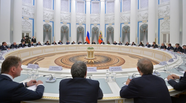 Putin iş dünyasını Kremlin’de topladı, krizin aşılmasında iş birliği istedi