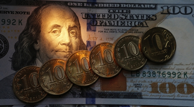 Merkez Bankası izin vermedi, Rusya’da dolar 53,44 ruble oldu