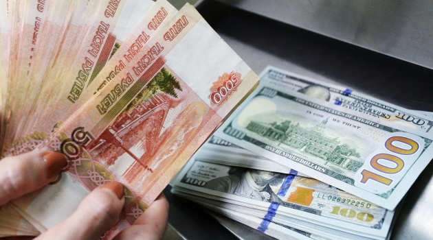 Rusya’da dolar sert düştü, Ruble 3 ayın zirvesini gördü