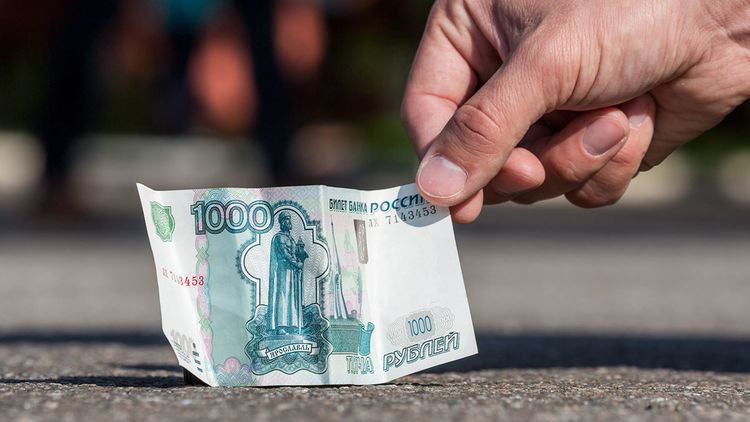 Ruble, dolar karşısında değer kaybetmeye devam ediyor