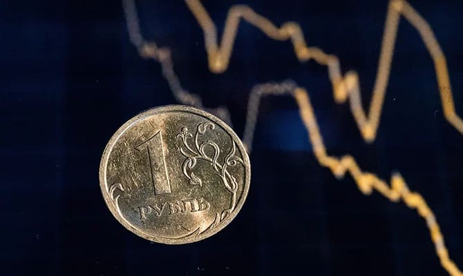 Ruble, Dolar ve Euro’da rüzgar tersine mi dönüyor? Uzmanlar ne diyor?