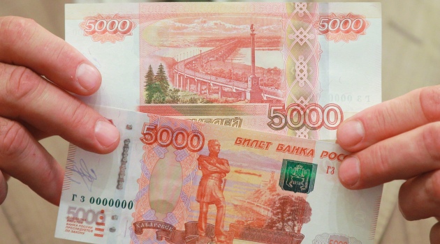 Petrol 68 dolara düştü, ruble çöktü
