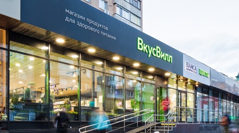 Rus Perakendede Devi Yüzlerce Mağaza Kapattı