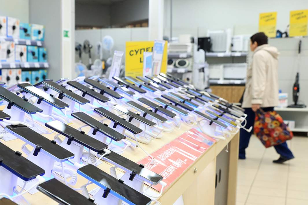 Ruslar Ucuz Telefonlara Yöneldi