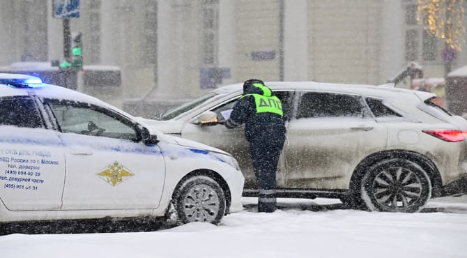 Rusların %53’ü Yeni Trafik Cezalarının Bütçeyi Artırmak İçin Getirildiğini Düşünüyor