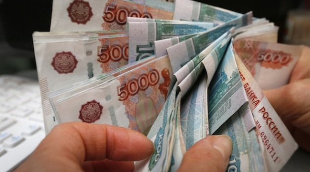 Rusya Merkez Bankası dolar alımını durdurdu, ruble geriledi