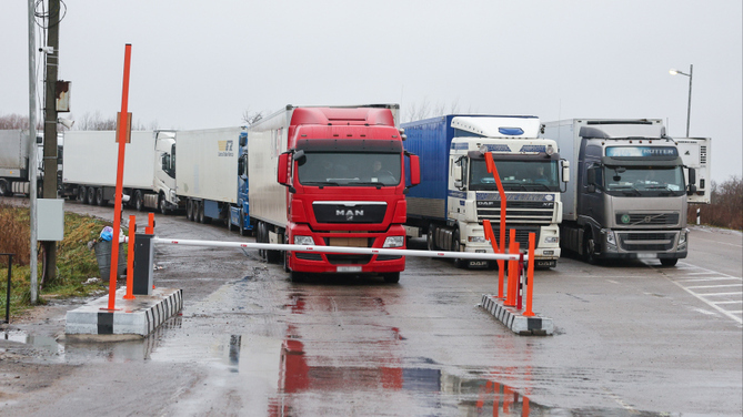 Rusya, Avrupalı kamyonların ülkeye giriş yasağını uzattı