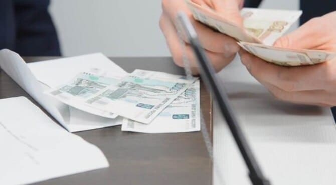 Rusya, AEB Ülkelerine Nakit Ruble Çıkışını Sınırlandırdı