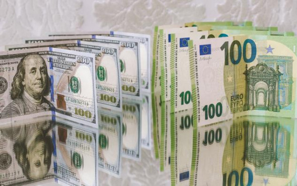 Rusya Merkez Bankası Resmi Dolar ve Euro Kurunu Düşürdü