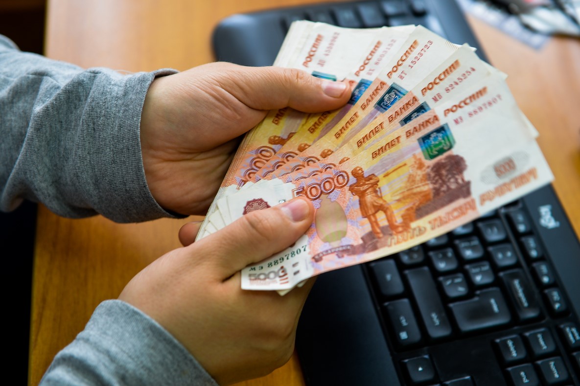 Rusya'da 24 Sektörde Ortalama Maaş 150 Bin Rubleyi Aştı