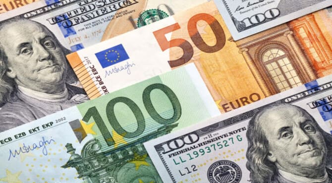 Rusya'da Dolar Kuru Resmi Olarak 79 Ruble Altına Geriledi
