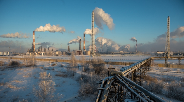 Petrol zengini ülkeler üretimi dondurmayı görüşecek; Rusya'nın tavrı önemli