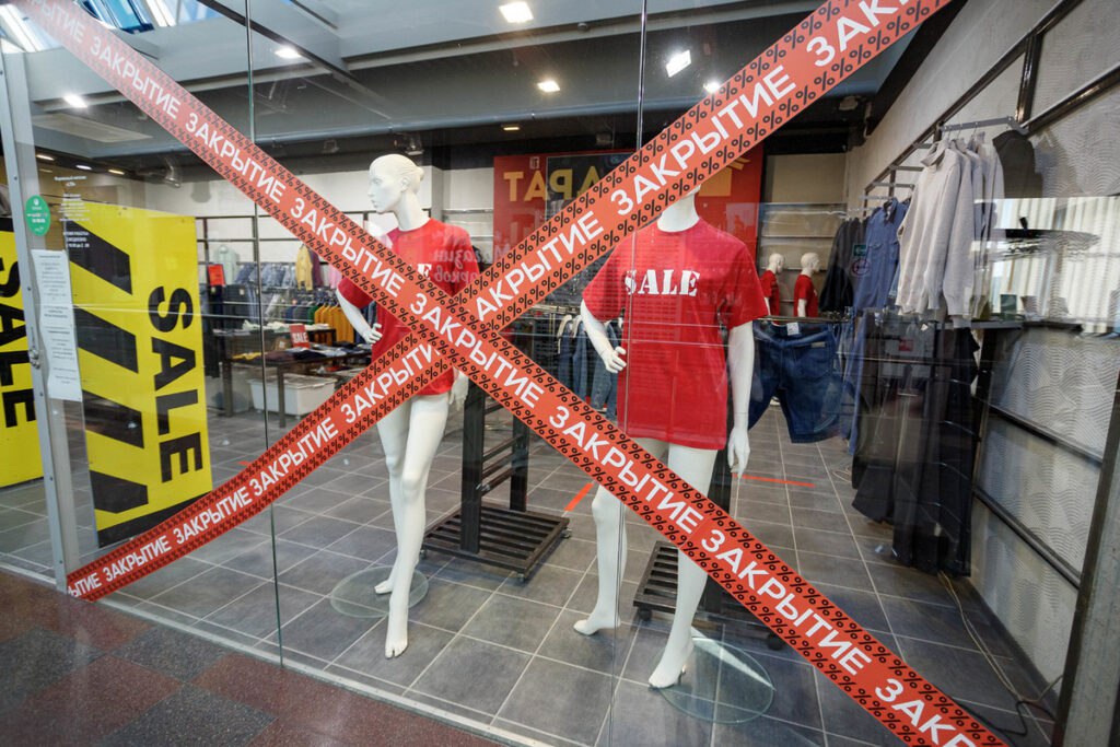 Tüketici Harcamaları Düştü, Mağazalar Kapanıyor