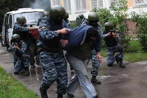 Moskova polisi okullarda güvenlik kontrolü yaptı, okullar 1 Eylül'e hazır