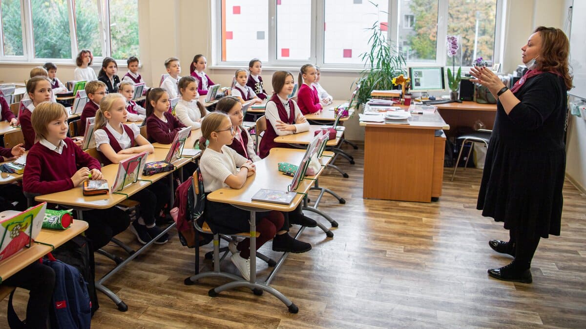 Rusya okullarda ‘tek tip forma’ dönemine geri dönüyor