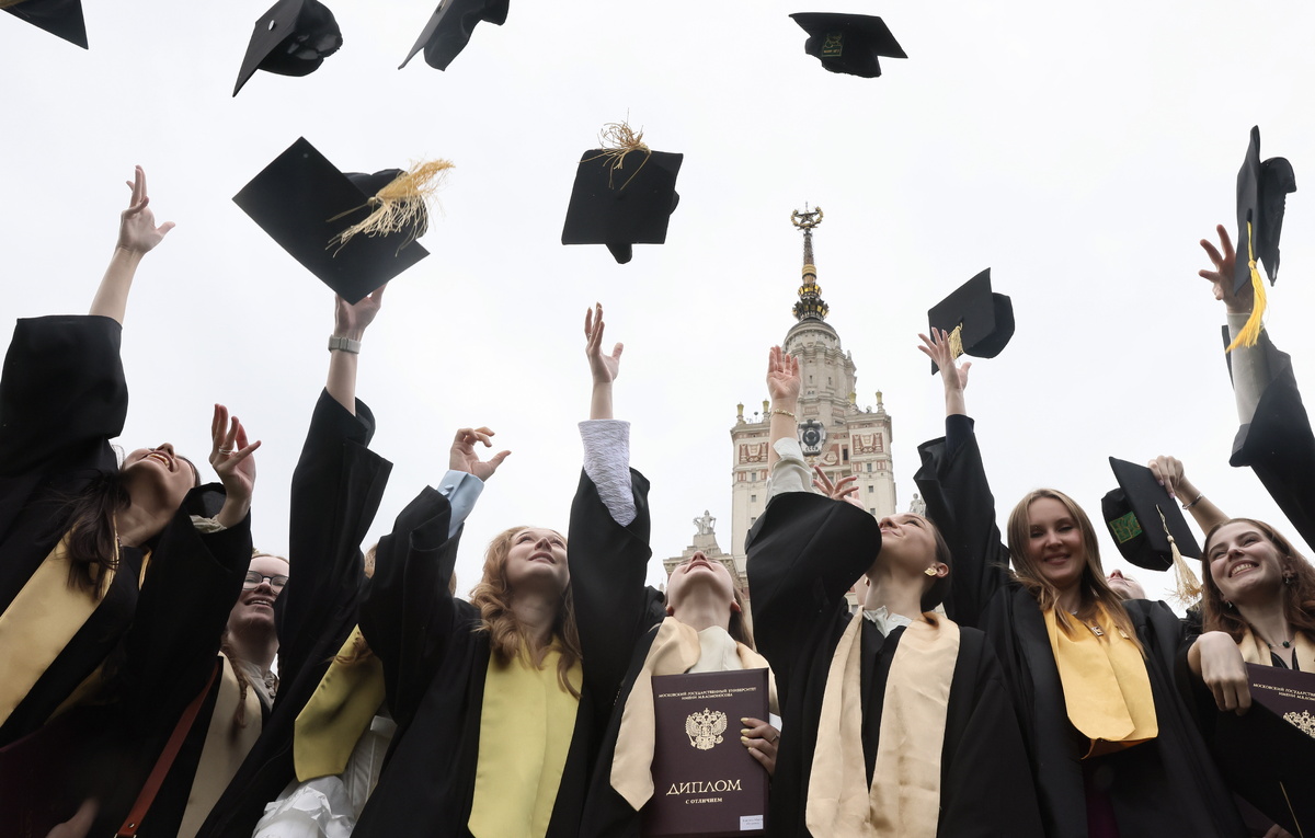Rusya'da Üniversite Harçları Bir Yılda Yüzde 12 Zamlandı
