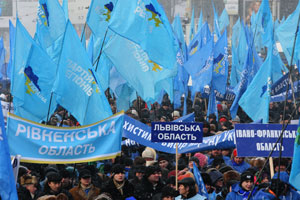 Ukraynada Turuncu Devrim, Mavileşiyor; Yanukoviçin ikinci turda Cumhurbaşkanlığını ilan etmesi bekleniyor