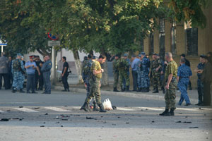 Kafkaslar yine bombalarla uyandı, 1 polis öldü, 3 polis ağır yaralı
