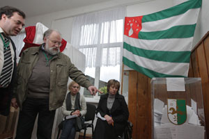Abhazya’da Bagapş yüzde 59 oyla yeniden Cumhurbaşkanı