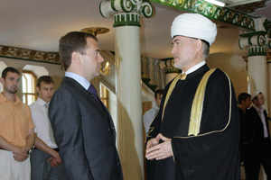 Medvedev ilk kez Moskova Merkez Camii’ni ziyaret etti