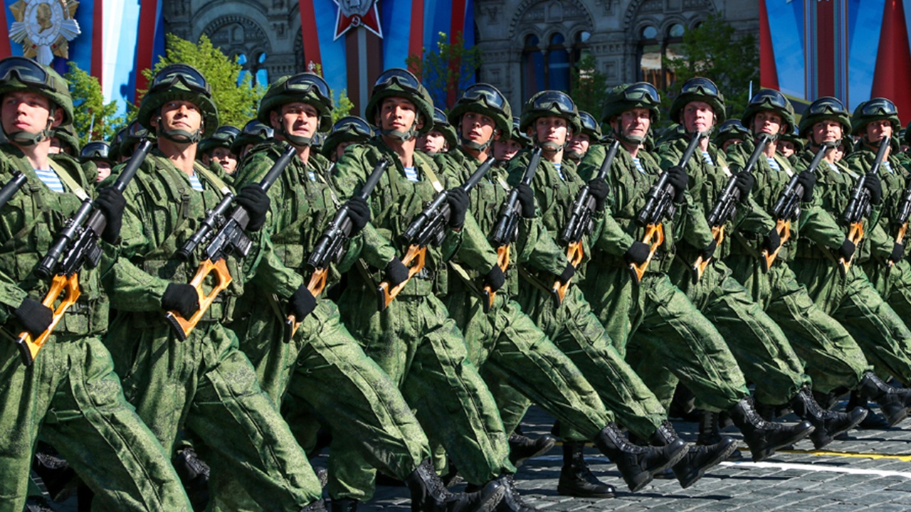 11 Bin Rus askeri Kızıl Meydan’da olacak