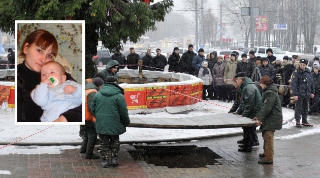 Rusya'da anne çocuğuyla çukura düştü: 1,5 yaşındaki bebek kayıp 