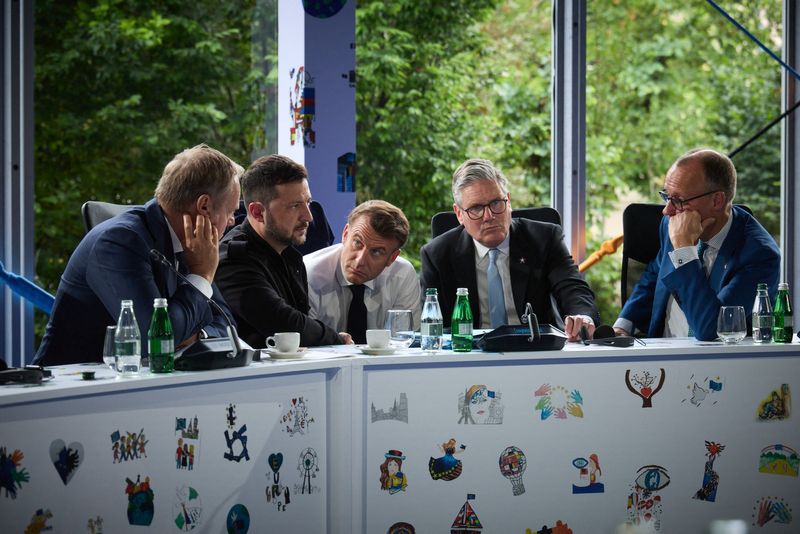 AB'den Trump-Putin Görüşmesi önce Trump'a Yakın Markaj