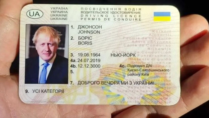 Boris Johnson adına düzenlenmiş Ukrayna ehliyeti polisleri şaşırttı