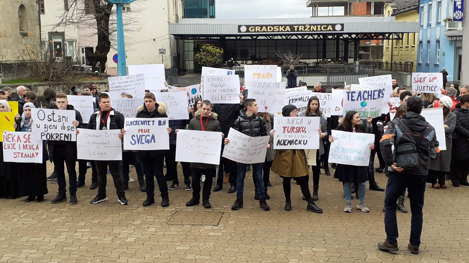 Bosna Hersek: Türkiye'ye iadesi reddedilen Türk öğretmen serbest bırakıldı