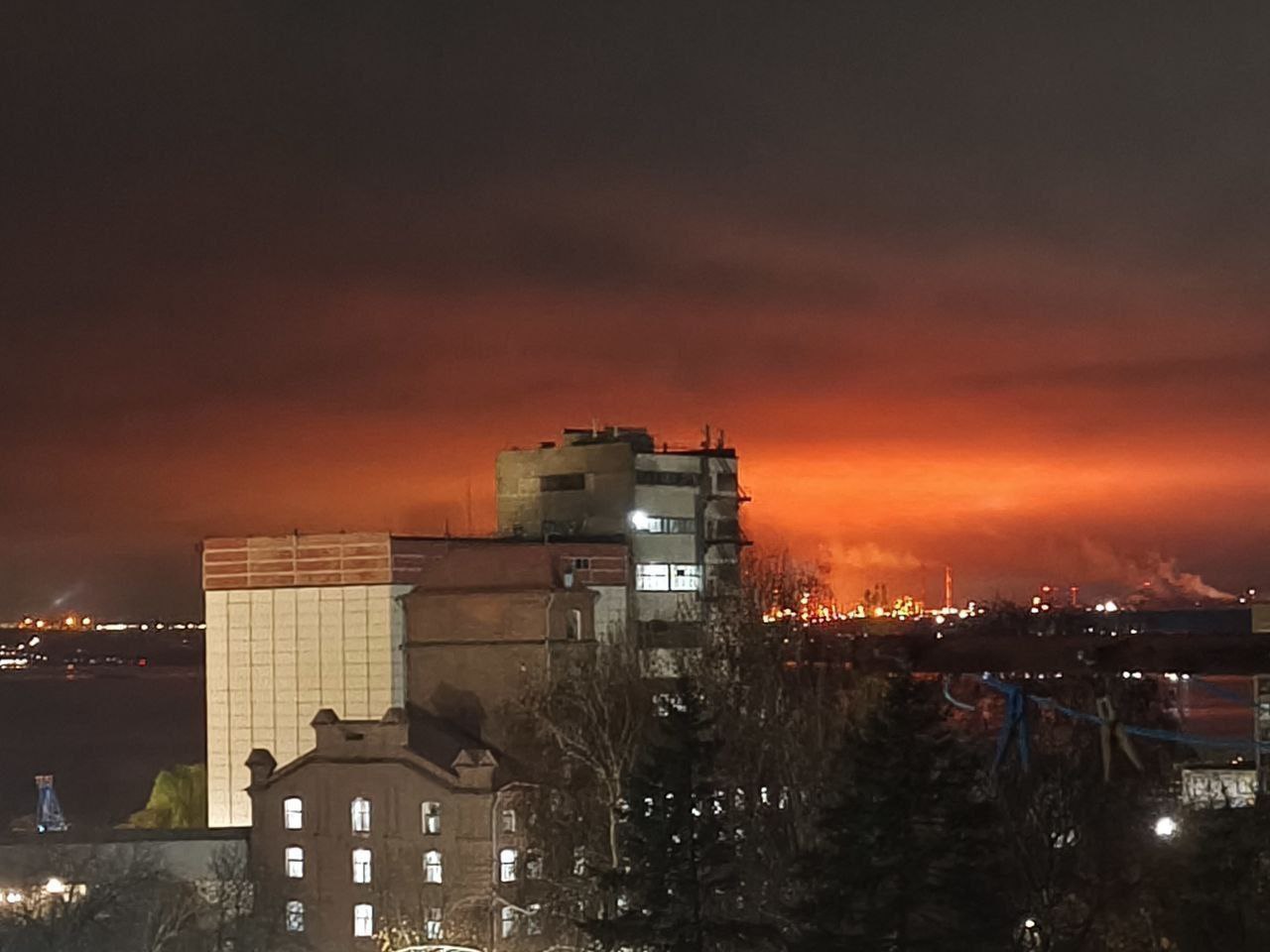 Ukrayna'dan Saratov'a İHA Saldırısı: Petrol Tesisinde Yangın Çıktı