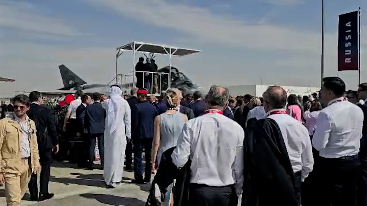 Dubai Havacılık Fuarında Rus Su-57E ve S-400'e Yoğun İlgi