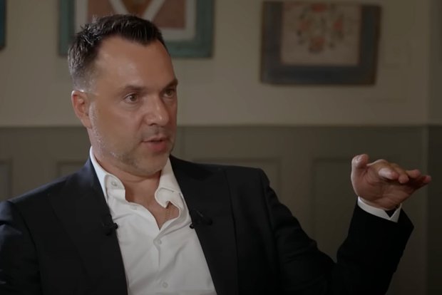 Eski Ukraynalı Yetkili Arestoviç: "Zelenski'ye Karşı Ceza Davası Açılacak"