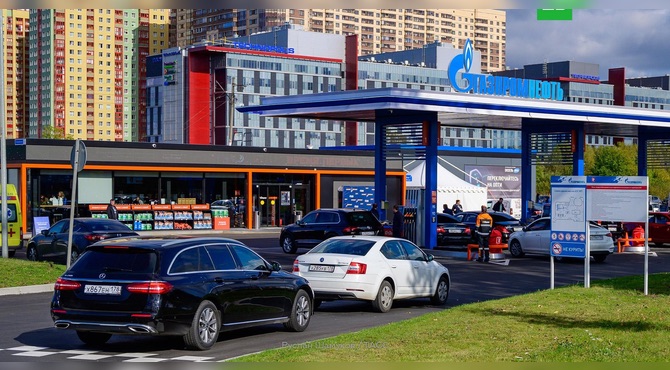 Gazprom Benzin İstasyonlarında Yakıt Satış Limitlerini Kaldırdı