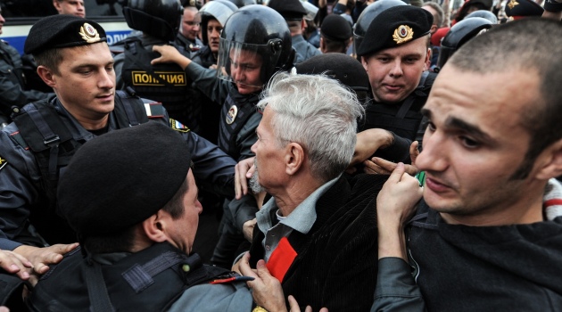 Rusya’da polis gösterilere müdahale etti, 40’tan fazla gözaltı var