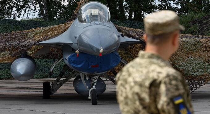 Hollanda, İlk F-16 Partisini Ukrayna’ya Teslim Etti